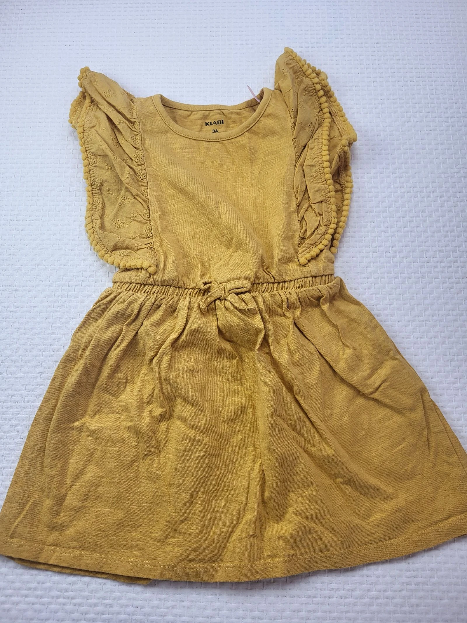 Robe jaune moutarde bohème Kiabi – 3 ans (98 cm) – Volants & Pompons